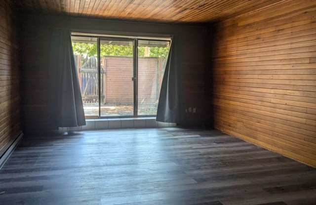 Spacious 2 bedroom pet-friendly Lewiston house photos photos