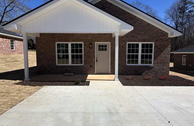 205 Cunningham Drive - 205 Cunningham Drive, Hartwell, GA 30643