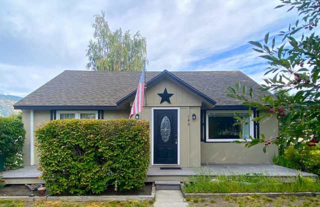 3-Bedroom Home- Pets Allowed with Approval photos photos