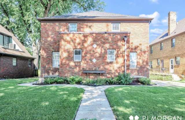 2 bedroom duplex for rent in Midtown! - 2716 North 52nd Street, Omaha, NE 68104