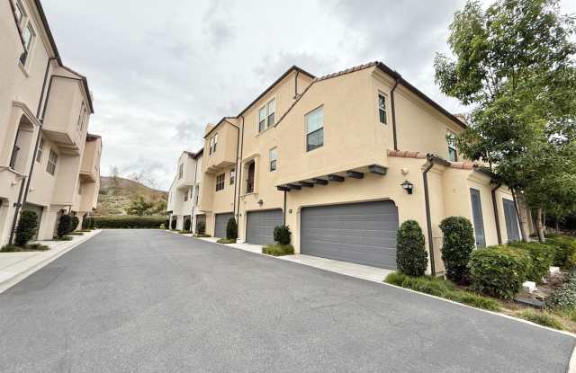 Stunning 3 story home In the heart of Irvine! - 197 Elkhorn, Irvine, CA 92618