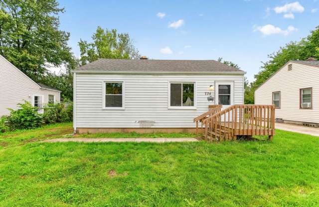 Charming 2-Bedroom Home with Updated Kitchen & Spacious Backyard! Gallery 1
