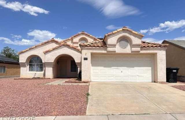 4-Bed Henderson Retreat | Indoor-Outdoor Living, Oversized Yard  2-Car Garage photos photos