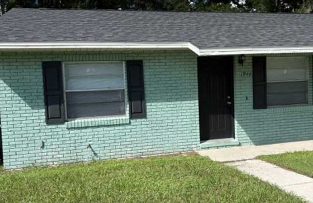MOVE-IN READY 2-BEDROOM RENTAL IN BARTOW - CONVENIENT LOCATION Gallery 1