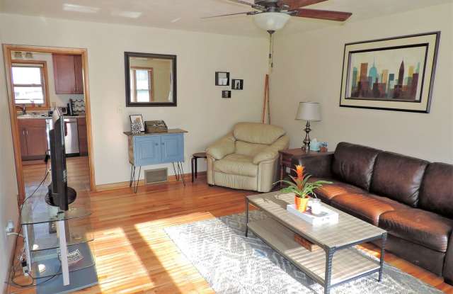 $2,200 | 3 Bedroom, 3 Bathroom House | Pet Friendly* | Available for August 1st, 2026 Move In! Gallery 4