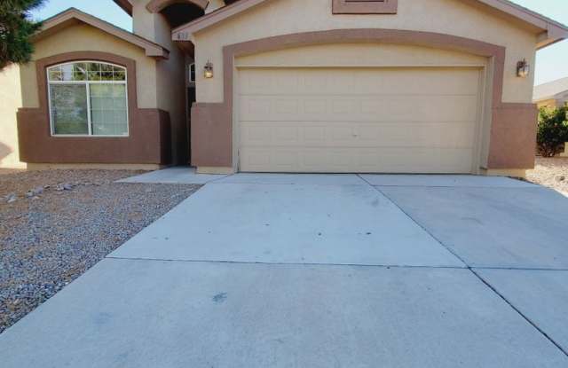 Stunning and Spacious 3 bed 2.5 bath home in Huning Ranch! Gallery 1