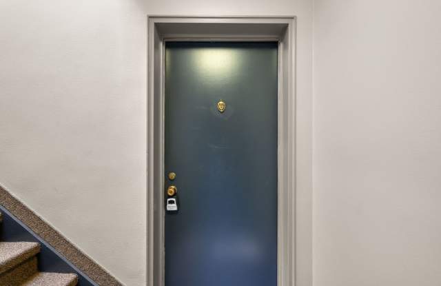 2BD/1BA - Silver Spring Condo - Move In Ready Gallery 4