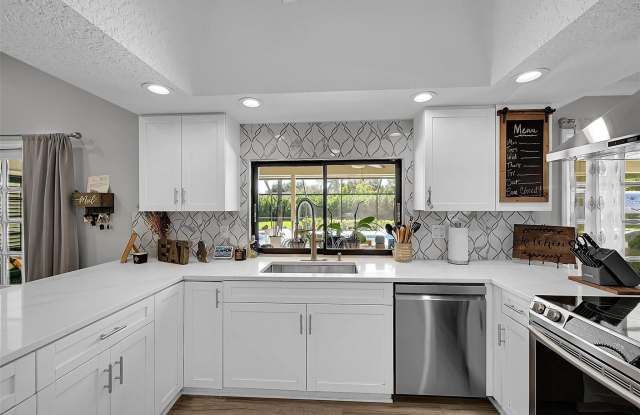 8606 ARROWHEAD Drive Gallery 4