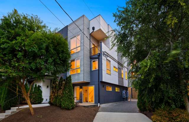 2Bd/1.75Ba Seattle Townhome Gallery 1
