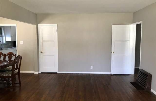 1640 Maplewood Street Gallery 2