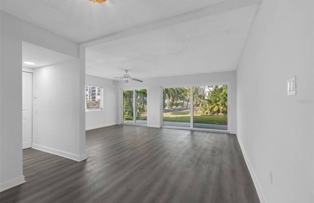 1451 GULF Boulevard Gallery 4