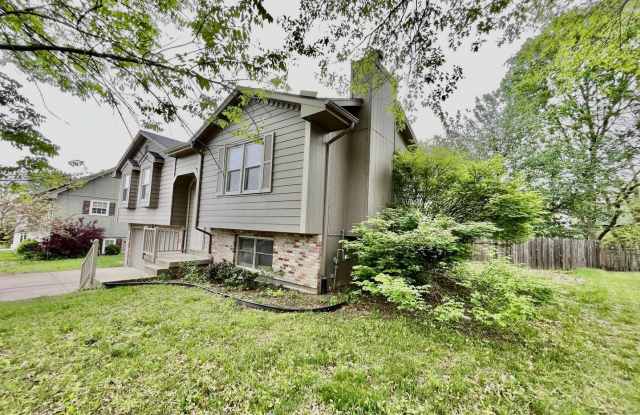 2433 NE Bridgeport - 2433 Northeast Bridgeport Drive, Lee's Summit, MO 64086