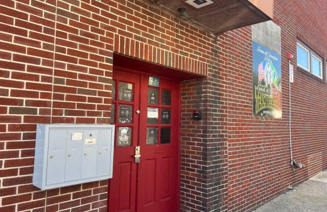 1414 MOSS Street Gallery 2