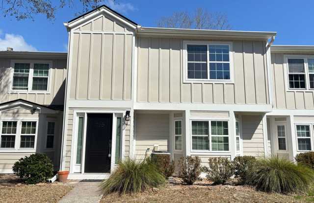 Available now. Beautiful, REMODELED 3 BR/2 BA in the Heart of Mt Pleasant! - 1155 Monaco Drive, Mount Pleasant, SC 29464