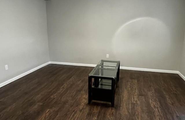 95 Powell Street Gallery 4