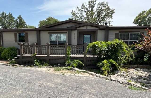 SINGLE FAMILY HOME - 1 ACRE LOT Gallery 1