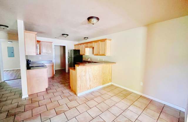 Beautiful 3/2duplex near Silo Schools Gallery 4