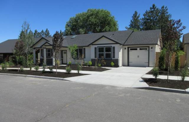 3 Bed / 2 Bath Single Family Home in NE Bend 2856 NE Huettl Lane Gallery 1