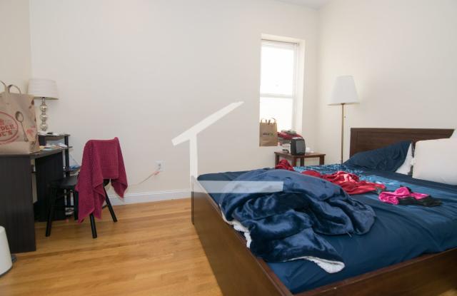 Nicely updated 4 bed for September! Gallery 3