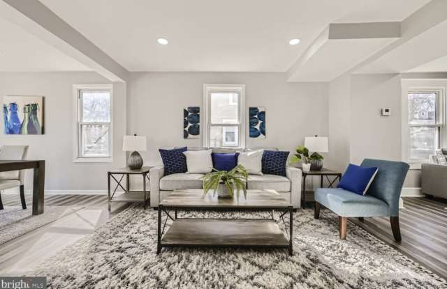5213 Midwood Avenue Gallery 1
