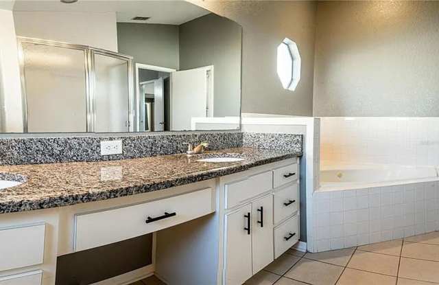 Highland Chase Three Bedroom, Updated Kitchen and Large Patio photos photos