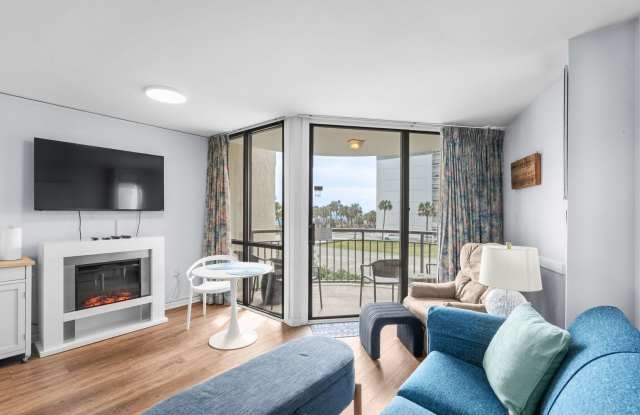 Cozy Coastal Escape for Snowbirds! 1 BR Oceanfront Condo (Oct-Mar) Gallery 4