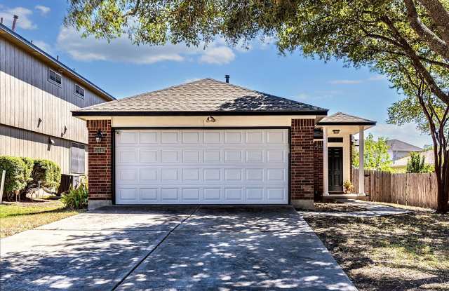 Cozy 3-Bedroom, 2-Bath Solar-Powered Home with New Appliances  Fenced Backyard photos photos
