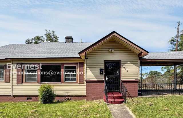 3 Beds and 1 Bath with a yard in Birmingham / Available Now! photos photos