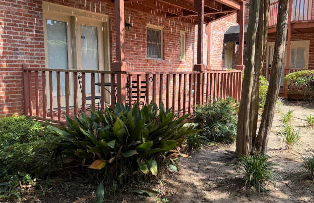 Large Studio Condo Downtown Walking Distance to the Florida State Capitol Gallery 2