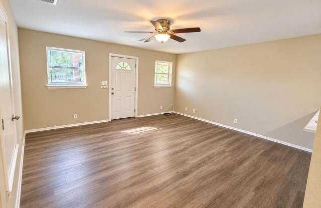 AFFORDABLE 2 Bedroom 1 bath duplex in Grape Creek AVAILABLE NOW! Gallery 4