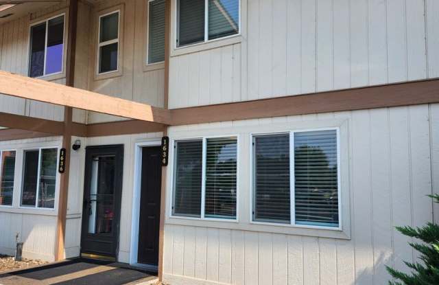 $500 off First Month's Rent- Updated N. Richland Townhome, Short Walk to the River! - 1634 Cherry Lane, Richland, WA 99354 $500 off First Month's Rent- Updated N. Richland Townhome, Short Walk to the River! - 1634 Cherry Lane, Richland, WA 99354