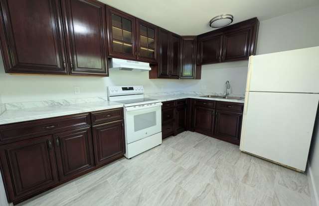 Beautifully renovated 2/1 Apt in Palm Springs, ready to move in! Gallery 3