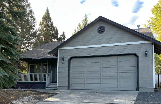 1825 SE Arborwood Ave Gallery 1