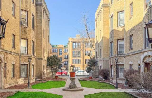7379 North Damen Ave - K1 Gallery 2