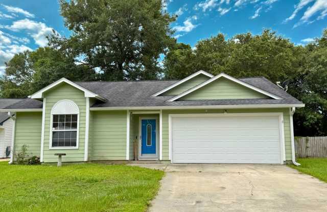 3/2 Fenced in yard! photos photos