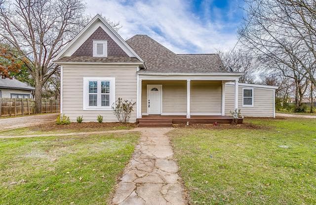 316 N Douglas Avenue - 316 North Douglas Avenue, Cleburne, TX 76033
