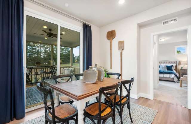 Room in 5 Bedroom Home at Gunderson Ln Gallery 4