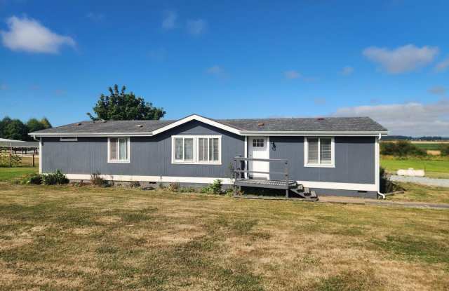 3 Bedroom, 2 Bathroom House on active Farm Gallery 1
