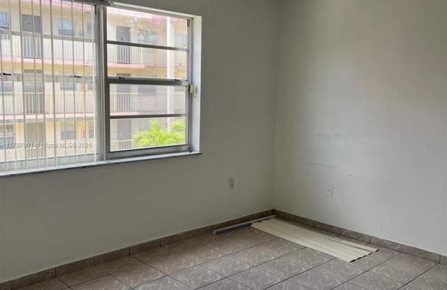 295 NW 72nd Ave photos photos