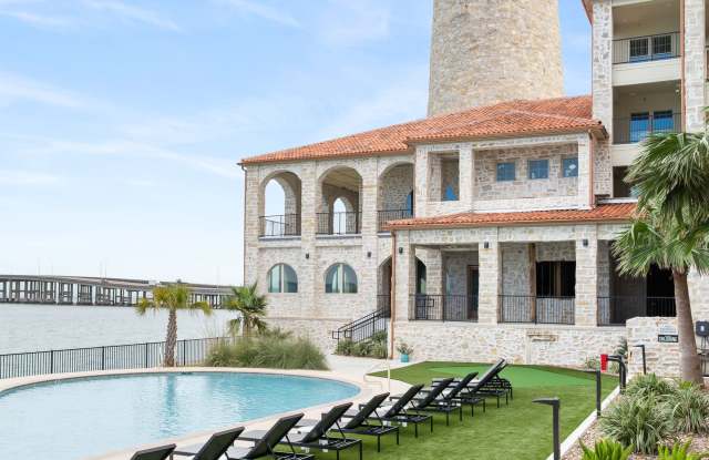 Lighthouse Pointe photos photos