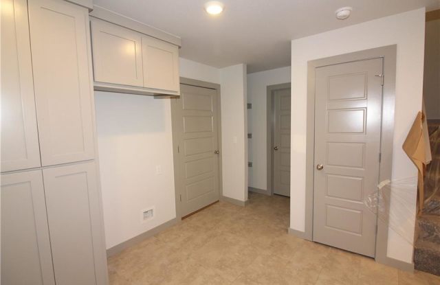 3414  SW Vel Mews Gallery 4
