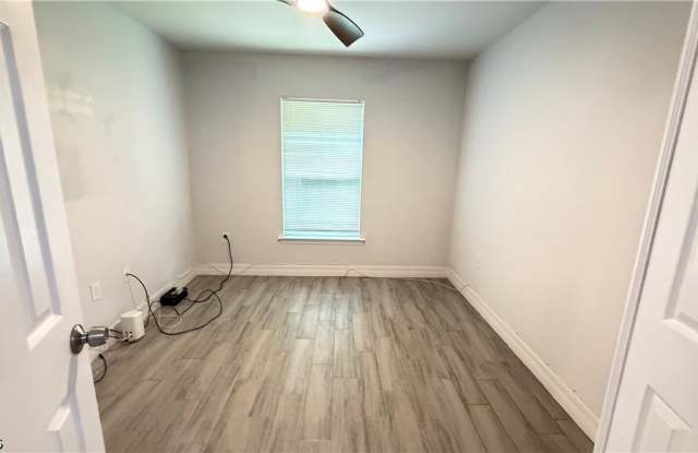 2413 Delta Avenue N Gallery 4