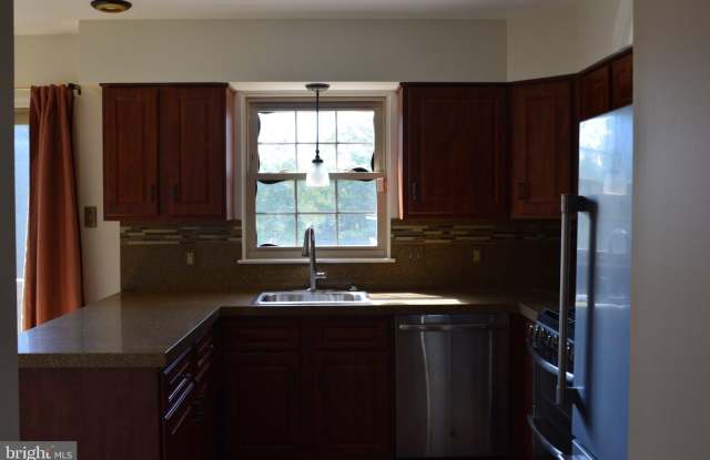 1155 BRAMBLEWOOD Court Gallery 4