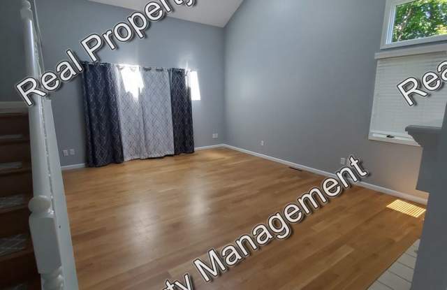 323 Sand Creek Drive Gallery 3