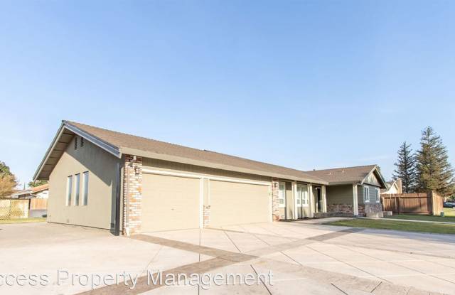 1551 Running Lane Gallery 2