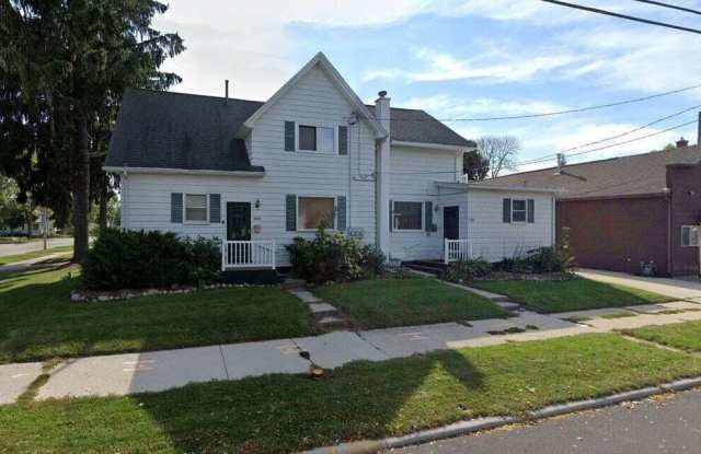 1323 Geele Ave - 1323 Geele Avenue, Sheboygan, WI 53083