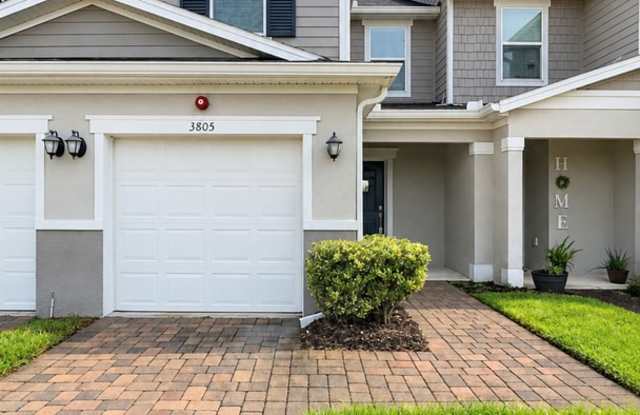 Three Bedroom Townhome for Rent in Sanford! Gallery 1