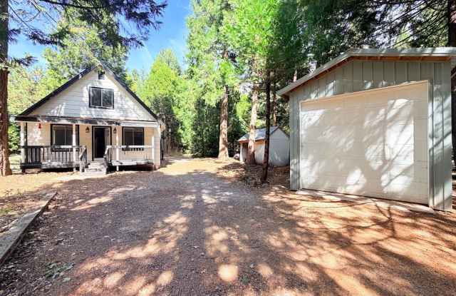 Charming 2-Bedroom Home with Loft & Detached Garage in Shingletown! Gallery 1