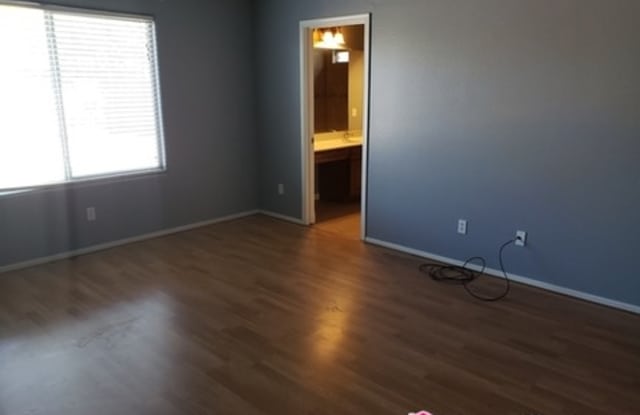 6532 W Hilton Avenue Gallery 4