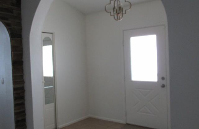 Nice 4 Bedroom + Den Home With Pool In AHWATUKEE! Gallery 3